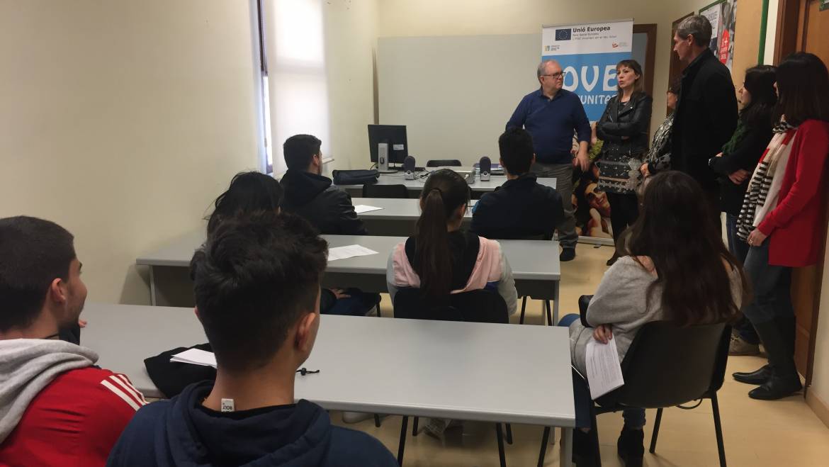 Doce ilicitanos participan en un programa piloto de orientación para jóvenes que abandonan sus estudios