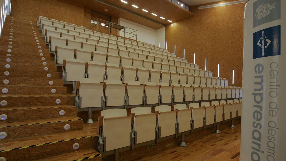 L’Ajuntament incrementa la partida per a la formació de persones que desitgen emprendre un negoci