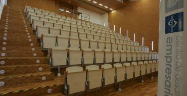 El Ayuntamiento incrementa la partida para la formación de personas que desean emprender un negocio