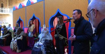 El alcalde recibe a los Reyes Magos en el Palacio de Altamira