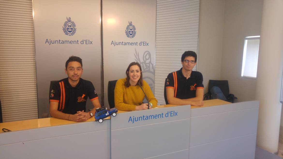 Sabinar Raid entrega más de 60 kilos de material solidario en las escuelas del desierto