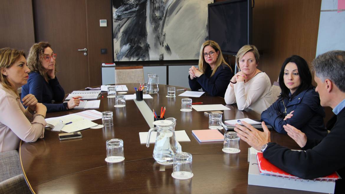 Vivienda adecuará la instalación de luz y la fontanería de dos bloques de Palmerales afectados por el corte del suministro