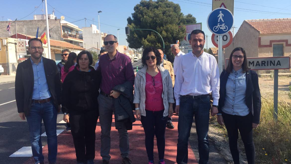Entra en funcionamiento el carril bici que une La Marina con el camping y la playa