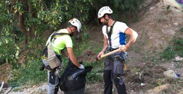 Equipos especializados limpian la ladera del río durante 10 días