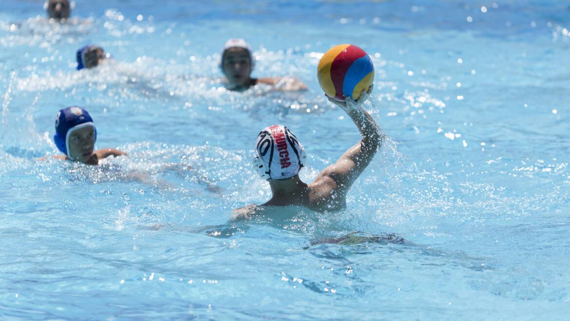 Elche acoge a cerca de 700 jóvenes deportistas en uno de los mayores eventos de waterpolo base de España