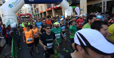 El atleta marroquí Hassane Ahouchar gana por cuarta vez consecutiva la Media Maratón de Elche