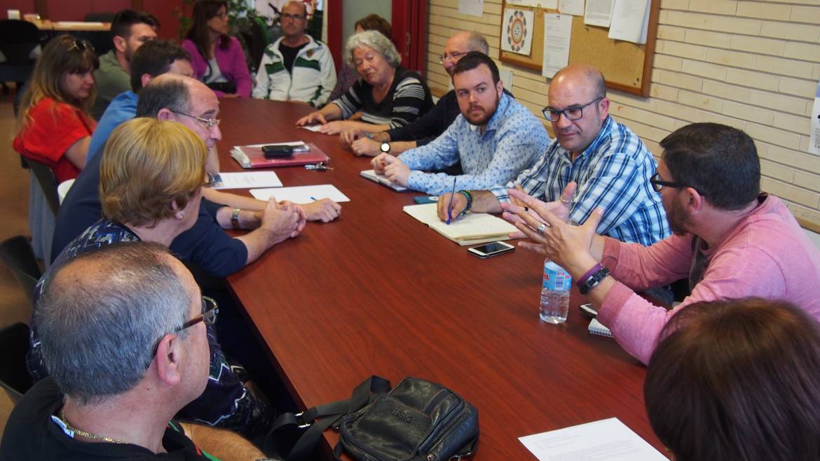 Els regidors de Participació i de Parcs i Jardins es reunixen amb l’Associació de Veïns del barri d’Altabix