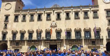 El alcalde participa en Alicante en la foto del Día de Europa