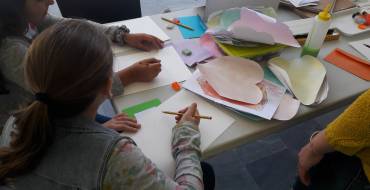Juegos, lecturas y dibujos en la clausura del taller infantil sobre Miguel Hernández
