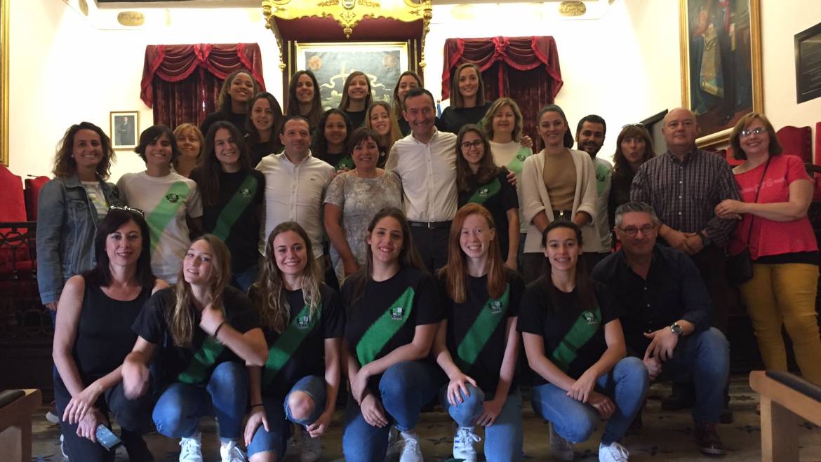 Recepción al equipo femenino del Club Waterpolo Elche