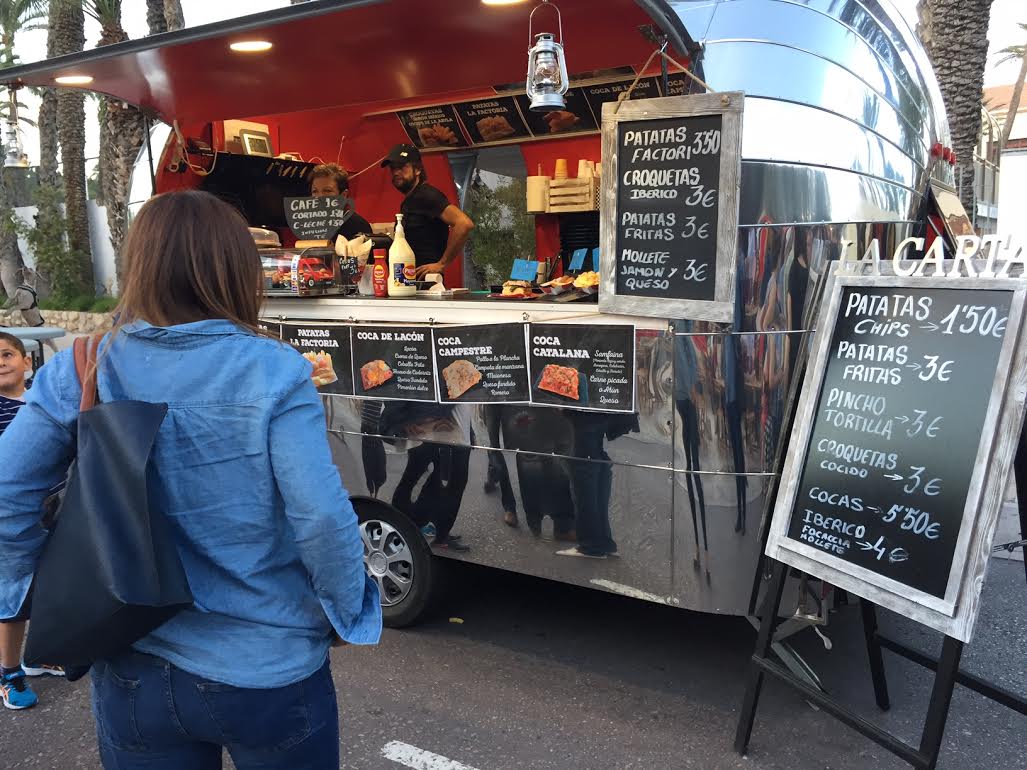 Carlos González: “Foodtruck s’ha convertit en un element de dinamització del comerç en el nostre municipi”