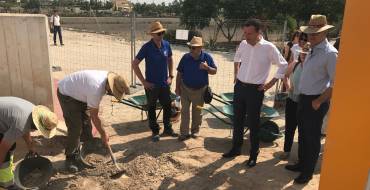 El rector de la UA se compromete a mantener el mecenazgo para seguir investigando en La Alcudia tres años más