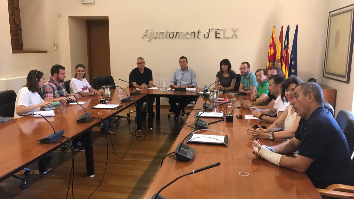 Los grupos municipales, salvo Ilicitanos por Elche, firma la Declaración Institucional para fortalecer los vínculos entre la ciudad y el Camp d’Elx