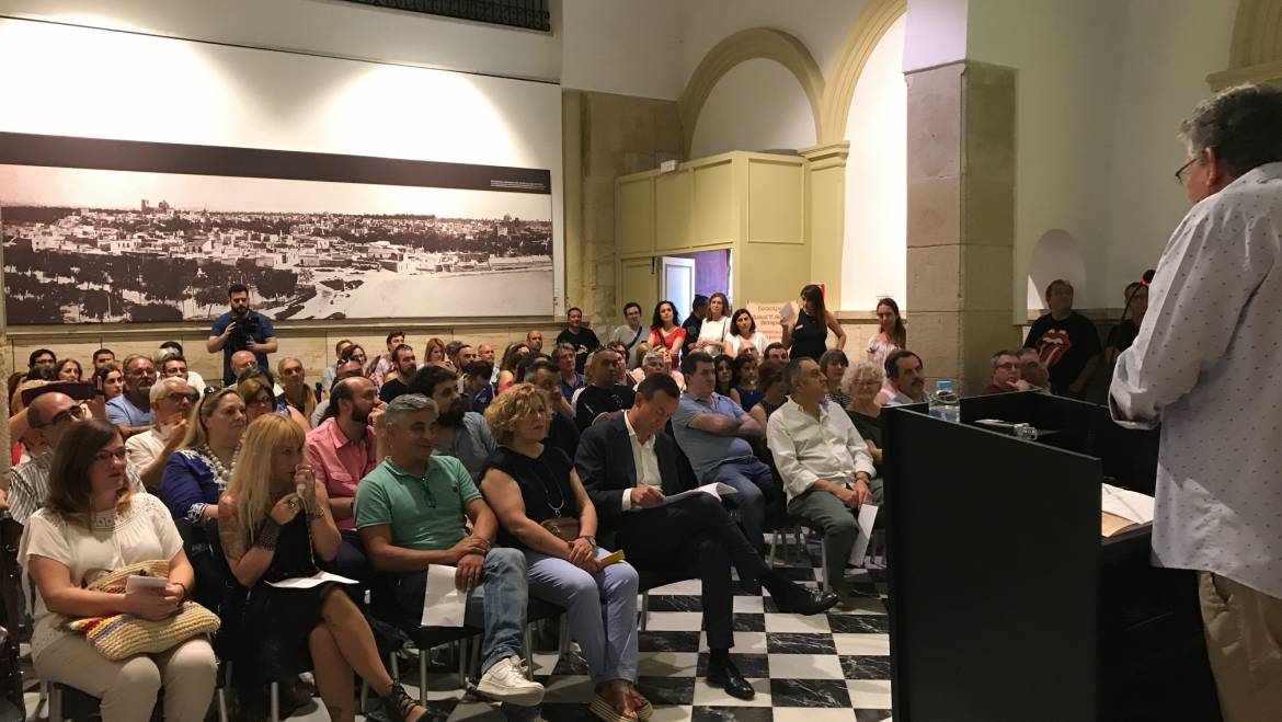 El Bibliobús llevará el nombre del  escritor ilicitano Manuel Segarra