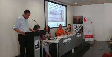 Una iniciativa solidària apropa el llegat de Miguel Hernández als refugiats sirians a Grècia