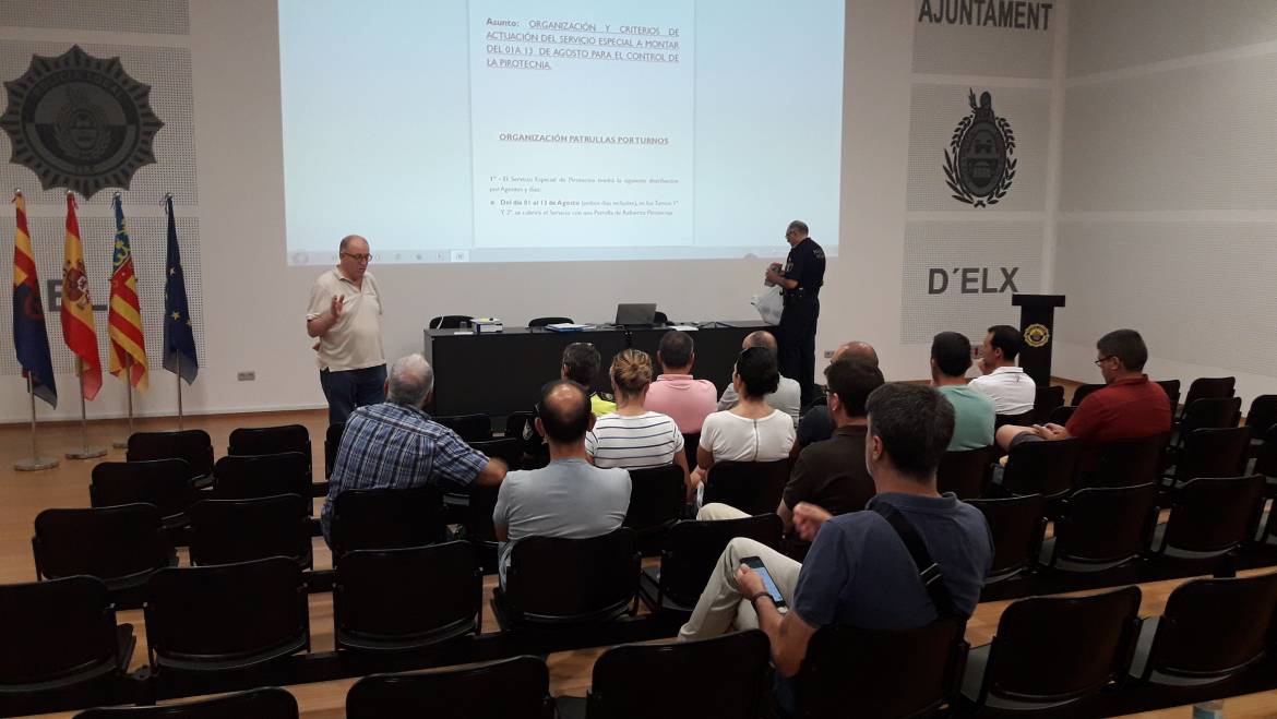 La Policía Local celebra unas jornadas sobre el control de los puntos de venta de pirotécnia