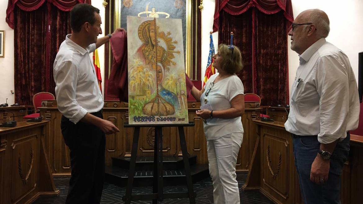 La artista ilicitana María Teresa Pérez López realiza la obra “Dos Damas y un Misteri” como cartel de las Fiestas de Agosto