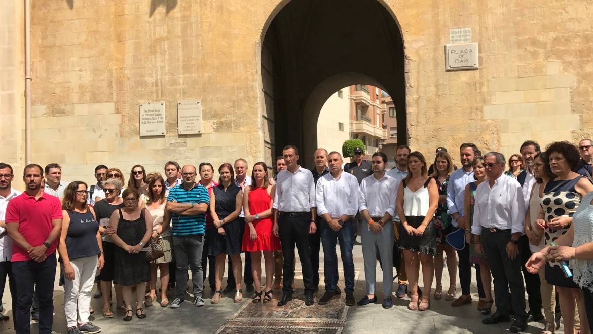 L’Ajuntament d’Elx ret homenatge a Miguel Ángel Blanco i a totes les víctimes del terrorisme