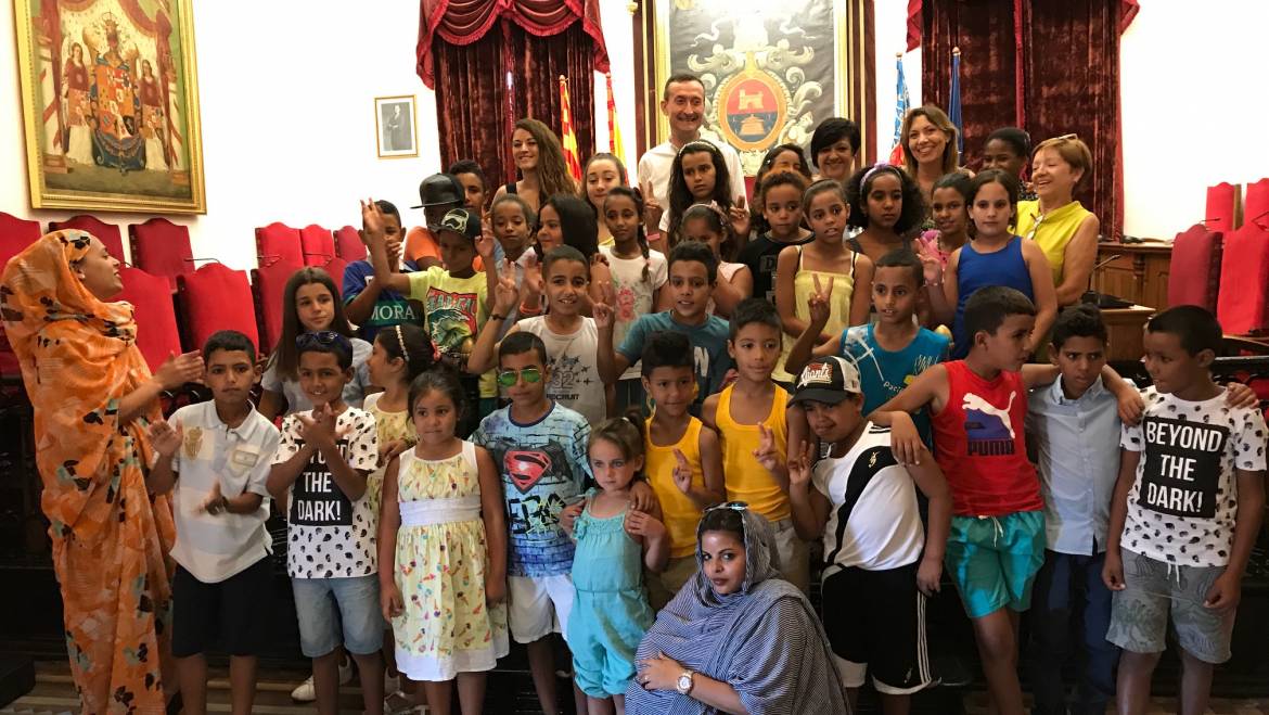 Recepció en l’Ajuntament als xiquets sahrauís i les seues famílies d’acollida