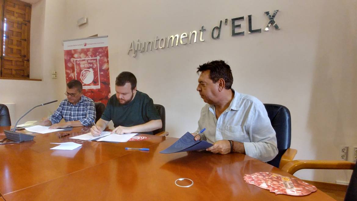 Medio Ambiente destina 25.000 euros a la Asociación de Productores y Comercializadores de Granadas de Elche