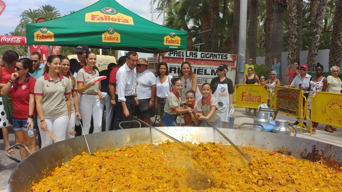 Un arròs amb costra per a 2.500 persones