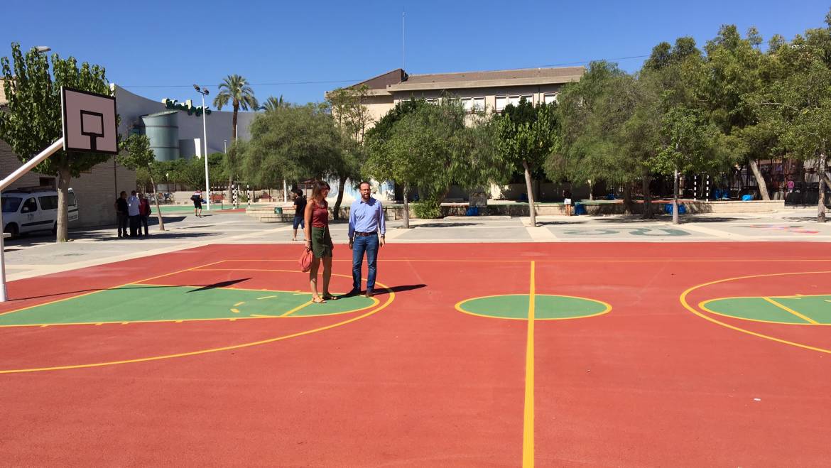 El Ayuntamiento se vuelca en la mejora de  las instalaciones educativas