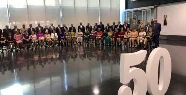 Las bodas de oro de 35 parejas llenan de público el salón de actos del Centro de Congresos