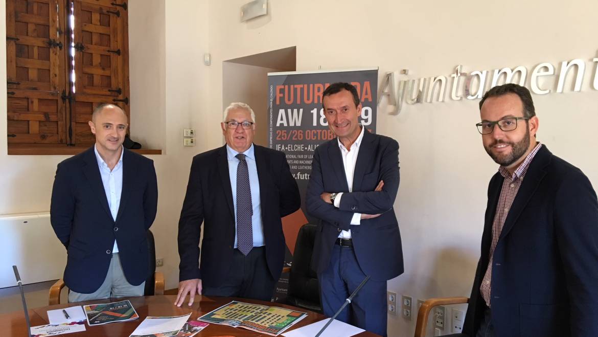El alcalde destaca la importancia del sector de los componentes del calzado como “motor del municipio” en la presentación de Futurmoda