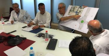 El alcalde presenta al consejo de salud del Vinalopó la rotonda que facilitará el acceso al centro sanitario