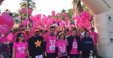 Unas 10.000 personas tiñen de rosa las calles de Elche en la carrera contra el cáncer de mama