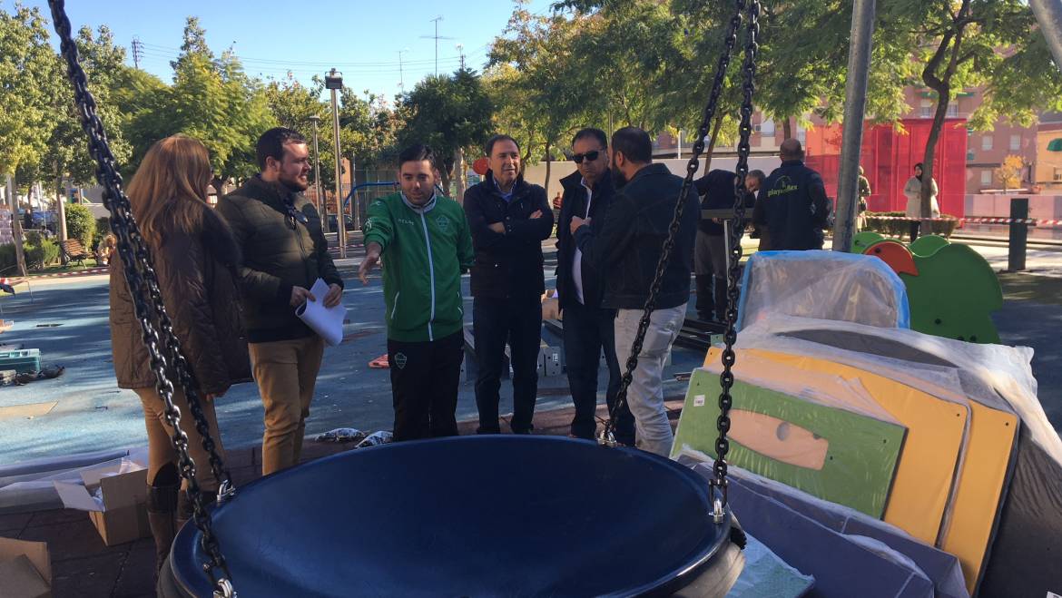 El Ayuntamiento invierte 40.000 euros en nuevos juegos infantiles para la plaza 1º de Mayo