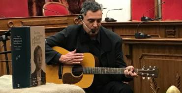 Un volumen de casi 2.000 páginas recoge la obra completa de Miguel Hernández