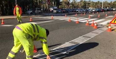Comienza el repintado de 1.800 pasos de peatones y unos 15.000 metros lineales de señalización horizontal