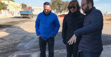 Comienza el asfaltado de la calle Velero de El Altet, que da servicio al colegio y a la zona deportiva