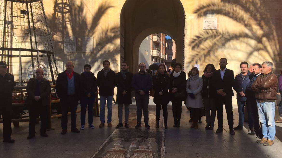Concentración en la plaça de Baix por otra víctima de violencia de género