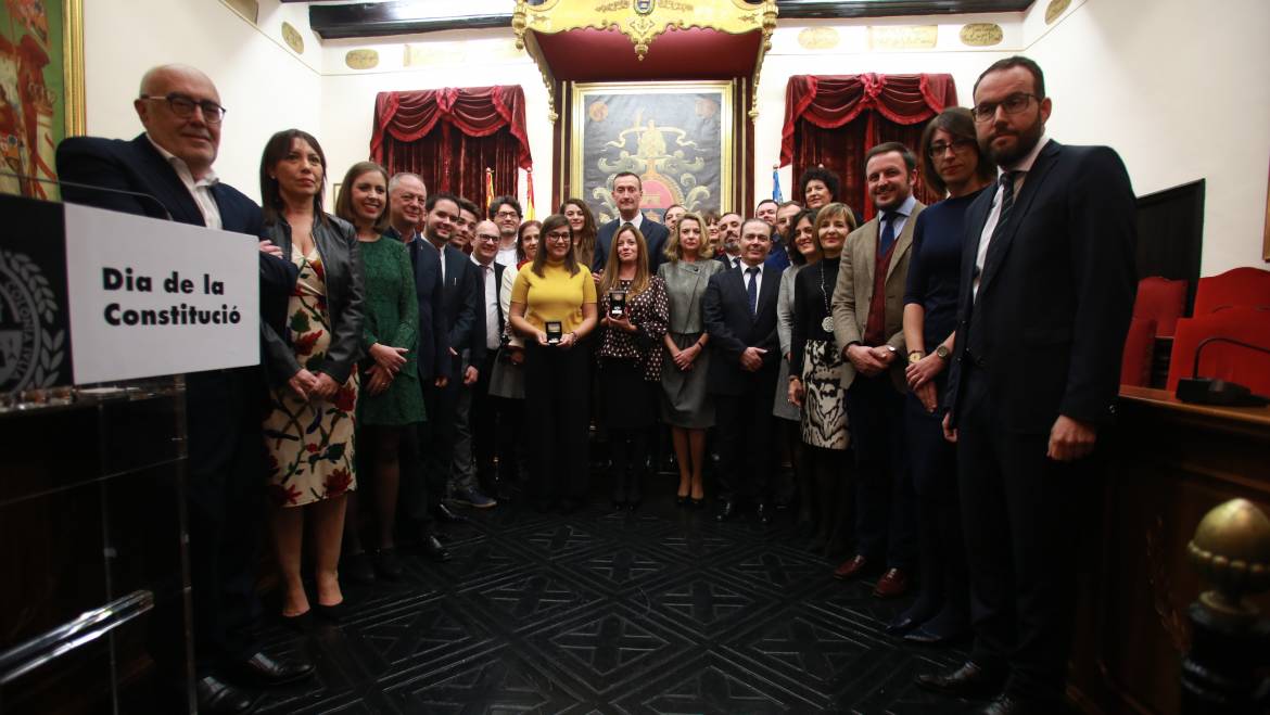El alcalde y la personalidad distinguida con el Ram d’Or 2017 abogan por la reforma de la Carta Magna en el acto del 39 aniversario de la Constitución