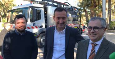 Aigües d’Elx inverteix 600.000 euros en la compra de dos nous camions per millorar la neteja del clavegueram