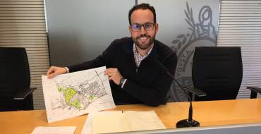 El Ayuntamiento mejora la imagen de la ciudad y la seguridad vial con 660.000 euros la renovación de la señalización horizontal y 40.000 para la señalización vertical informativa
