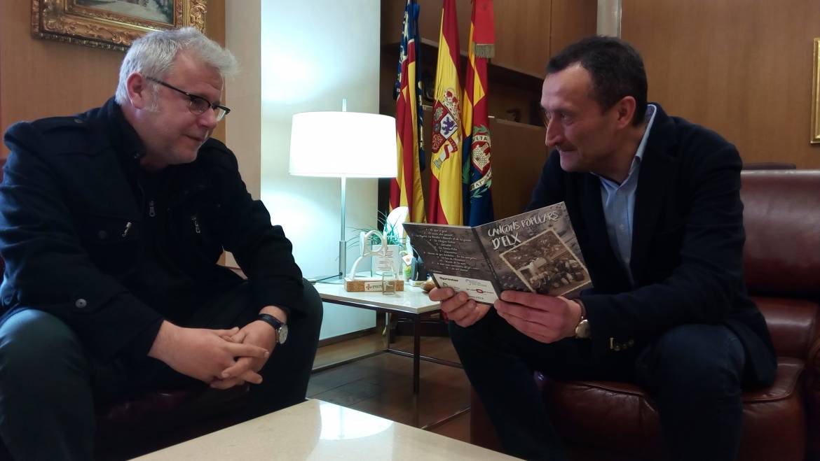Alfosea ha presentat a l’alcalde d’Elx el seu últim treball
