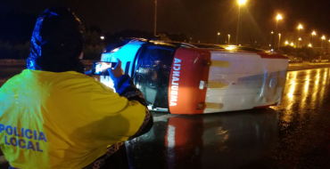 Interceptado conductor tras provocar el vuelco de una ambulancia