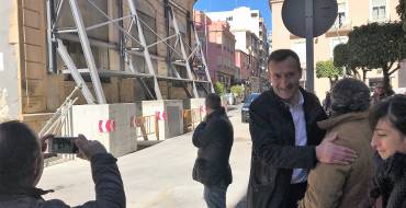 Abren al tráfico la plaza de la Constitución y la calle Almórida dos días antes de lo previsto tras el cambio de apuntalamiento del edificio de Riegos El Progreso