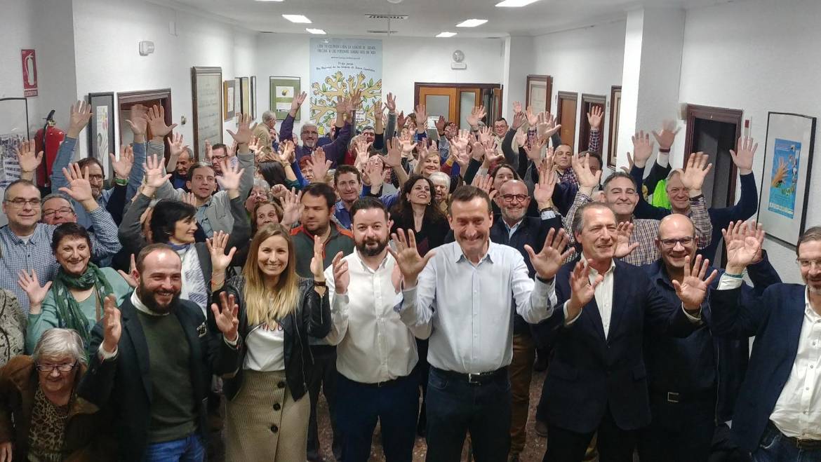 Varios miembros de la corporación municipal acuden a la celebración del 60 aniversario de APESOELX