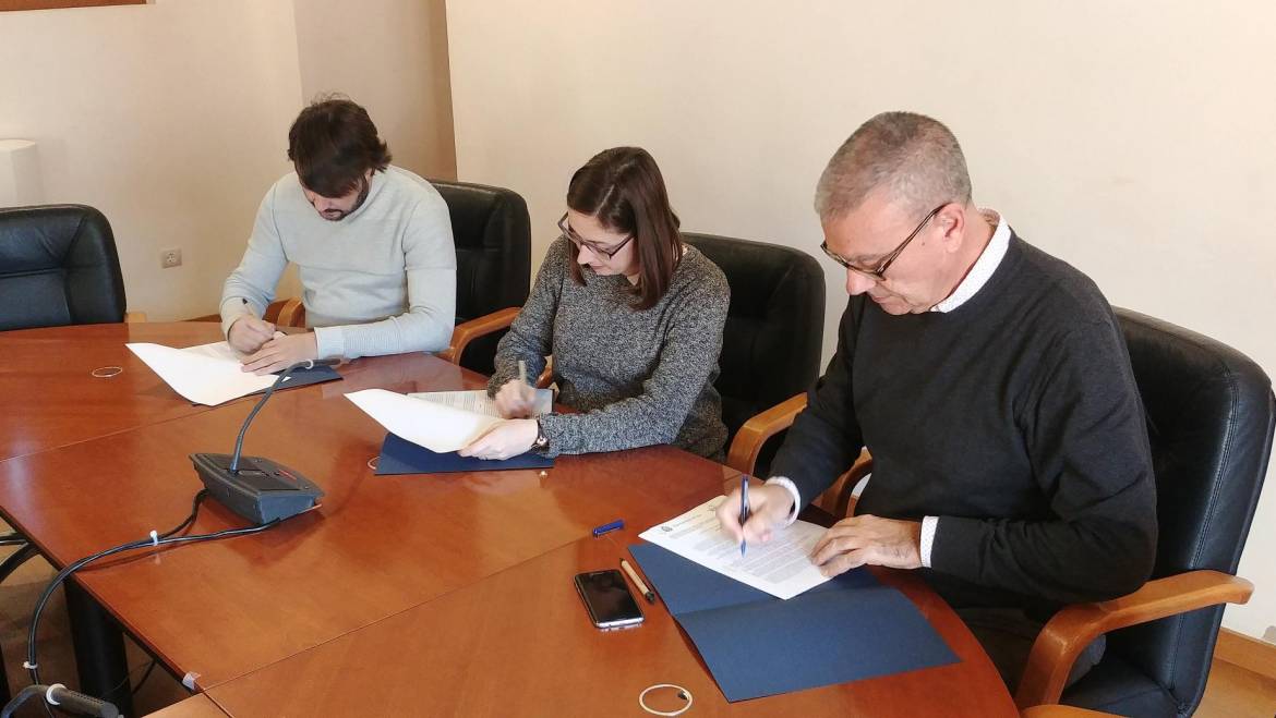 Movilidad renueva el convenio de Elche Taxi a las pedanías con mejoras tanto para los usuarios como para los taxistas