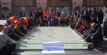 Concentración ante la sede de Aigües d’Elx