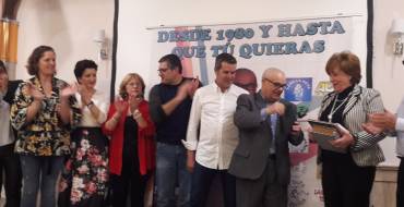 Más de 250 personas rinden un emotivo homenaje a director del colegio público San Antonio de La Foia