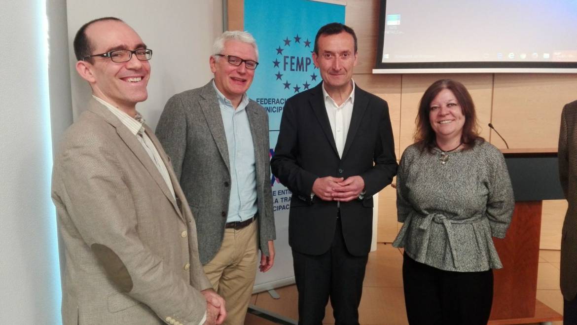 Carlos González presenta en Madrid dos publicaciones fundamentales para facilitar el acceso de los ciudadanos a la información pública