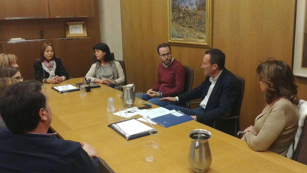 El alcalde y el edil de Comercio reciben a la nueva Asociación de Comerciantes del Centro de Elche