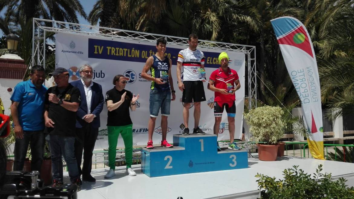 Miguel Ángel Sánchez Moreau i Eva Sánchez Pastor guanyen el Triatló Internacional d’Elx