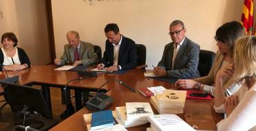 L’AVL firma un conveni amb l’Ajuntament d’Elx i inaugura en la Casa de la Festa l’exposició dedicada al Misteri