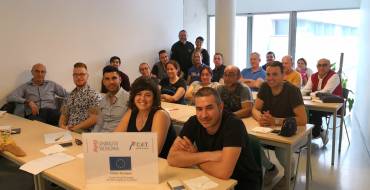 Una veintena de profesionales turísticos se forman sobre quesos en Elche